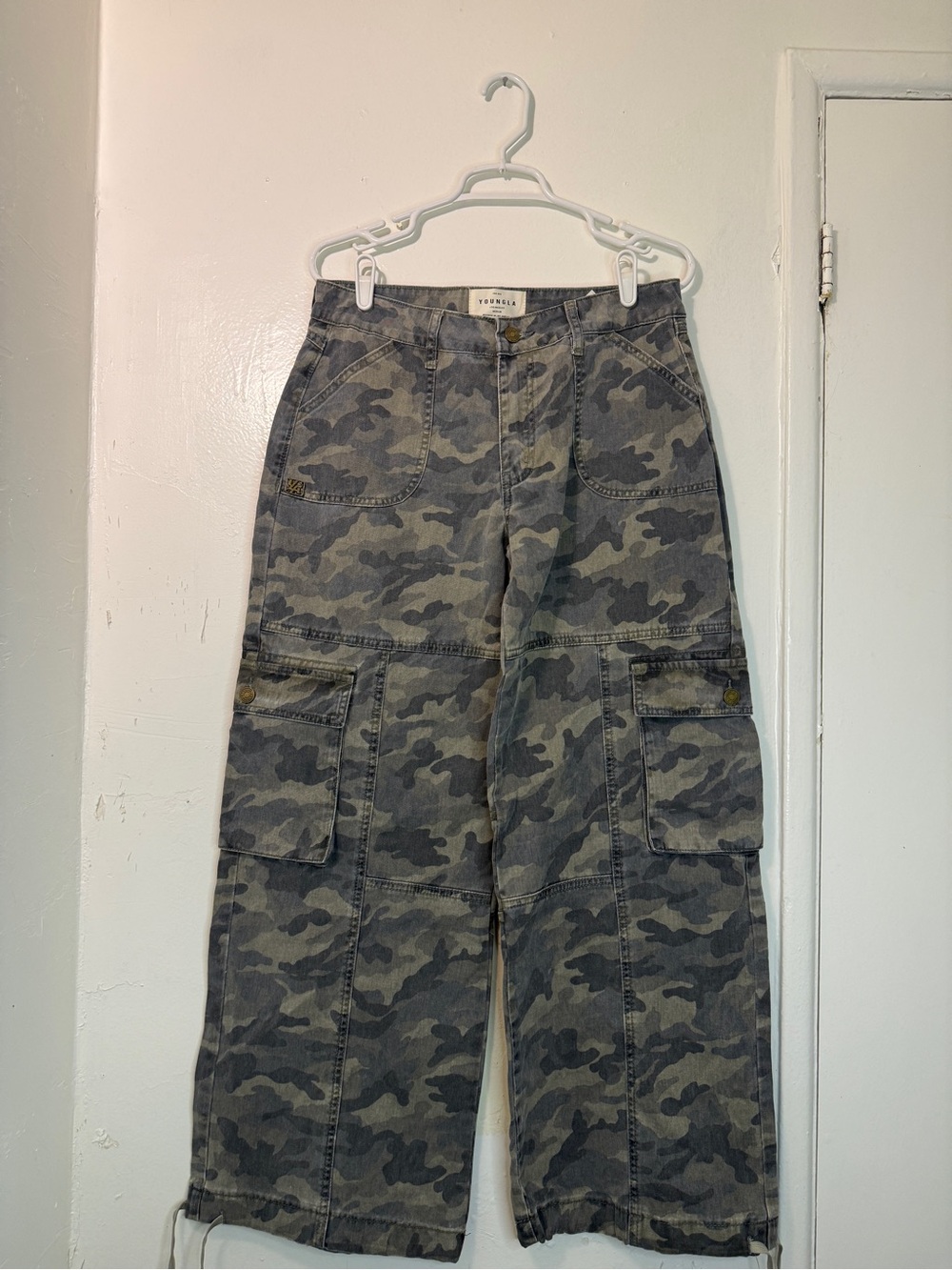 YoungLA "For Her" Camo Wide Leg Cargo Pants - Size Medium